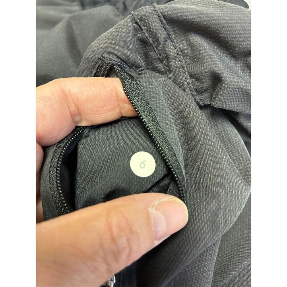 Lululemon Track That High Rise Shorts in Black Size 6 - Picture 9 of 9
